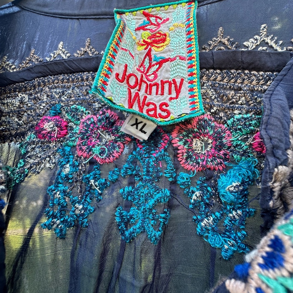 🌼Beautiful Johnny Was Floral Embroidered Blouse/Tunic - Picture 6 of 9